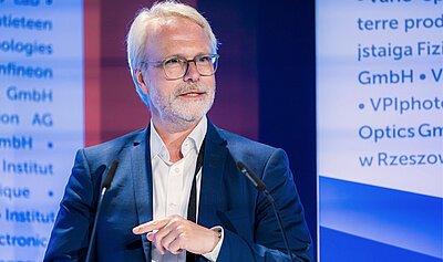 Lutz Aschke, Photonics21 Präsident spricht auf dem Photonics Partnership Annaul Meeting 2025